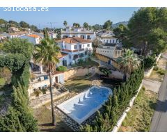 Casa mediterránea con potencial, a 10 minutos de la playa en Denia