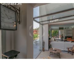 Moderna villa con vistas al mar y al valle
