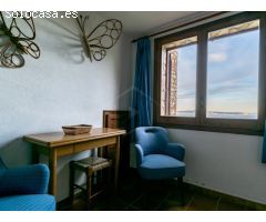 Casa de estilo rústico en privilegiada ubicación, en primera línea de mar, Sa