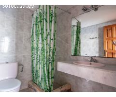 Casa de estilo rústico en privilegiada ubicación, en primera línea de mar, Sa