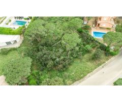 Parcela urbana orientada hacia el Sur, en zona residencial a 3,5 km. de la playa