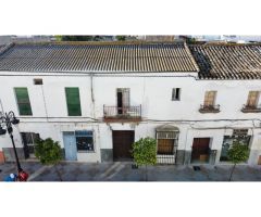 Amplia casa de casi mil meros cuadrados para rehabilitar.