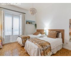Elegante Piso en Pleno Barrio de Salamanca con Plaza de Garaje