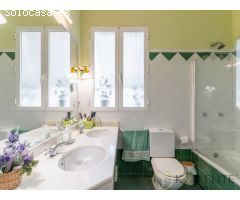 Elegante Piso en Pleno Barrio de Salamanca con Plaza de Garaje