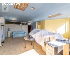 ¡Oportunidad única en Esplugues de Llobregat - Local comercial de 193 m² en zona