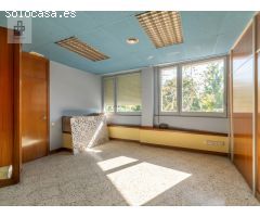 ¡Oportunidad única en Esplugues de Llobregat - Local comercial de 193 m² en zona
