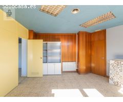 ¡Oportunidad única en Esplugues de Llobregat - Local comercial de 193 m² en zona