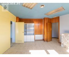 ¡Oportunidad única en Esplugues de Llobregat - Local comercial de 193 m² en zona