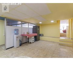 ¡Oportunidad única en Esplugues de Llobregat - Local comercial de 193 m² en zona