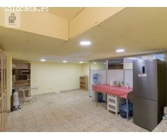 ¡Oportunidad única en Esplugues de Llobregat - Local comercial de 193 m² en zona