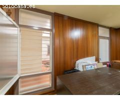 ¡Oportunidad única en Esplugues de Llobregat - Local comercial de 193 m² en zona