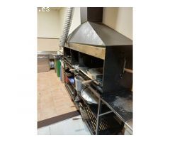 Se vende bar-restaurante completamente equipado junto a la Muralla de Lugo