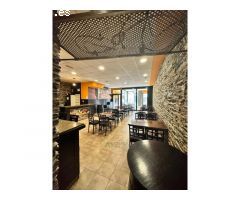 Se vende bar-restaurante completamente equipado junto a la Muralla de Lugo