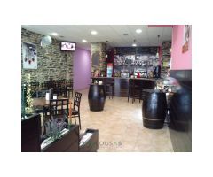 Se vende bar-restaurante completamente equipado junto a la Muralla de Lugo