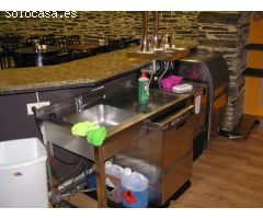 Se vende bar-restaurante completamente equipado junto a la Muralla de Lugo