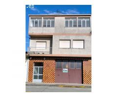 Casa en venta con dos viviendas independientes, terrazas y terreno con