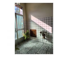 Casa en venta con dos viviendas independientes, terrazas y terreno con