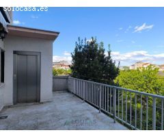 Casa en venta con dos viviendas independientes, terrazas y terreno con