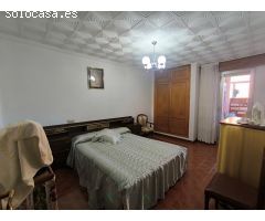 Casa en venta con dos viviendas independientes, terrazas y terreno con
