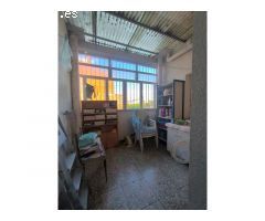 Casa en venta con dos viviendas independientes, terrazas y terreno con