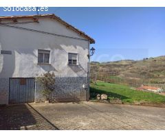 En Villaverde de Rioja, con una parcela de mas de 800m2, se vende esta casa de
