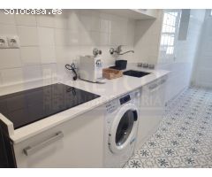 Vivienda de cuatro dormitorios y dos baños junto a la Plaza del Ayuntamiento.