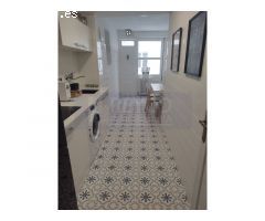 Vivienda de cuatro dormitorios y dos baños junto a la Plaza del Ayuntamiento.