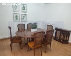 Vivienda de cuatro dormitorios y dos baños junto a la Plaza del Ayuntamiento.