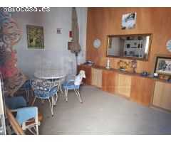 A la venta, casa con lonja de 201m2.
