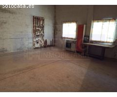A la venta, casa con lonja de 201m2.