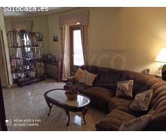 A la venta, casa con lonja de 201m2.