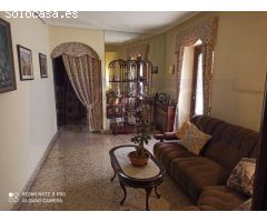 A la venta, casa con lonja de 201m2.