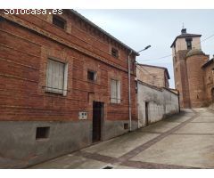 CASA DE PUEBLO CON TERRENO, A LA VENTA EN CAÑAS.