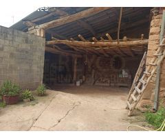 CASA DE PUEBLO CON TERRENO, A LA VENTA EN CAÑAS.