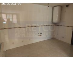 CASA DE PUEBLO CON TERRENO, A LA VENTA EN CAÑAS.