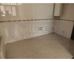 CASA DE PUEBLO CON TERRENO, A LA VENTA EN CAÑAS.