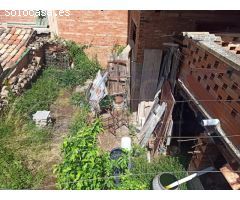 Casa de pueblo con patio, a la venta, en Azofra.