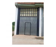 Lonja con merendero y baño a la venta en Tricio.