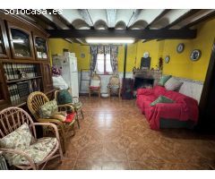 Casa de pueblo con jardín, garaje y gran terraza de Baños de Rioja