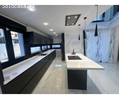 CHALET INDEPENDIENTE CON PISCINA EN ZONA LOS MANZANOS