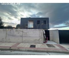 CHALET INDEPENDIENTE CON PISCINA EN ZONA LOS MANZANOS