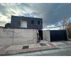 CHALET INDEPENDIENTE CON PISCINA EN ZONA LOS MANZANOS