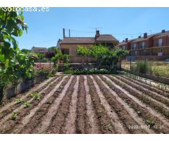 Coqueta casa con terreno, a la venta en Uruñuela.