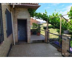 Coqueta casa con terreno, a la venta en Uruñuela.