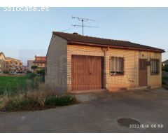 Coqueta casa con terreno, a la venta en Uruñuela.