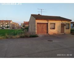 Coqueta casa con terreno, a la venta en Uruñuela.