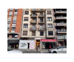 Piso exterior muy amplio en Calle Murrieta, frente a la icónica Fuente de los
