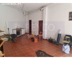 Lonja para 2 coches o tres, o posibilidad de hacer merendero.