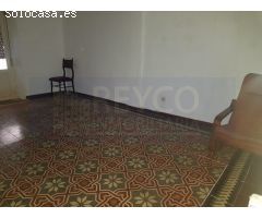 Edificio en plena herradura en Haro