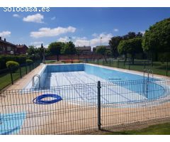 Chalet en venta en urbanización Aurora, oportunidad por precio.